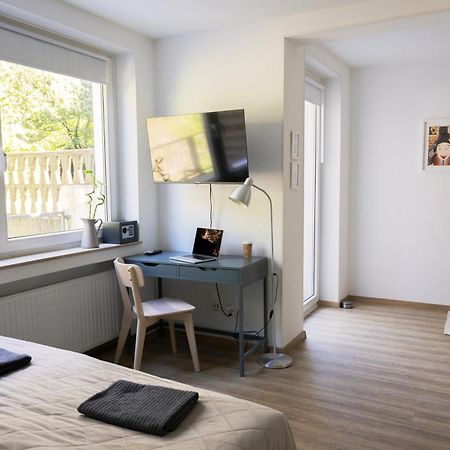Central Apartment With Terrace Duisburg Exterior foto