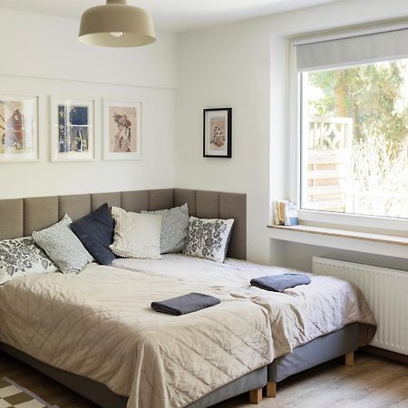 Central Apartment With Terrace Duisburg Exterior foto