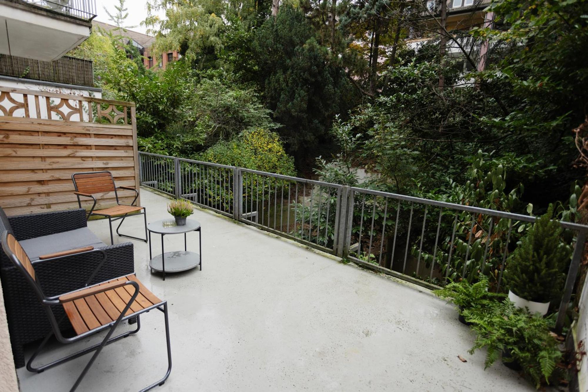 Central Apartment With Terrace Duisburg Exterior foto